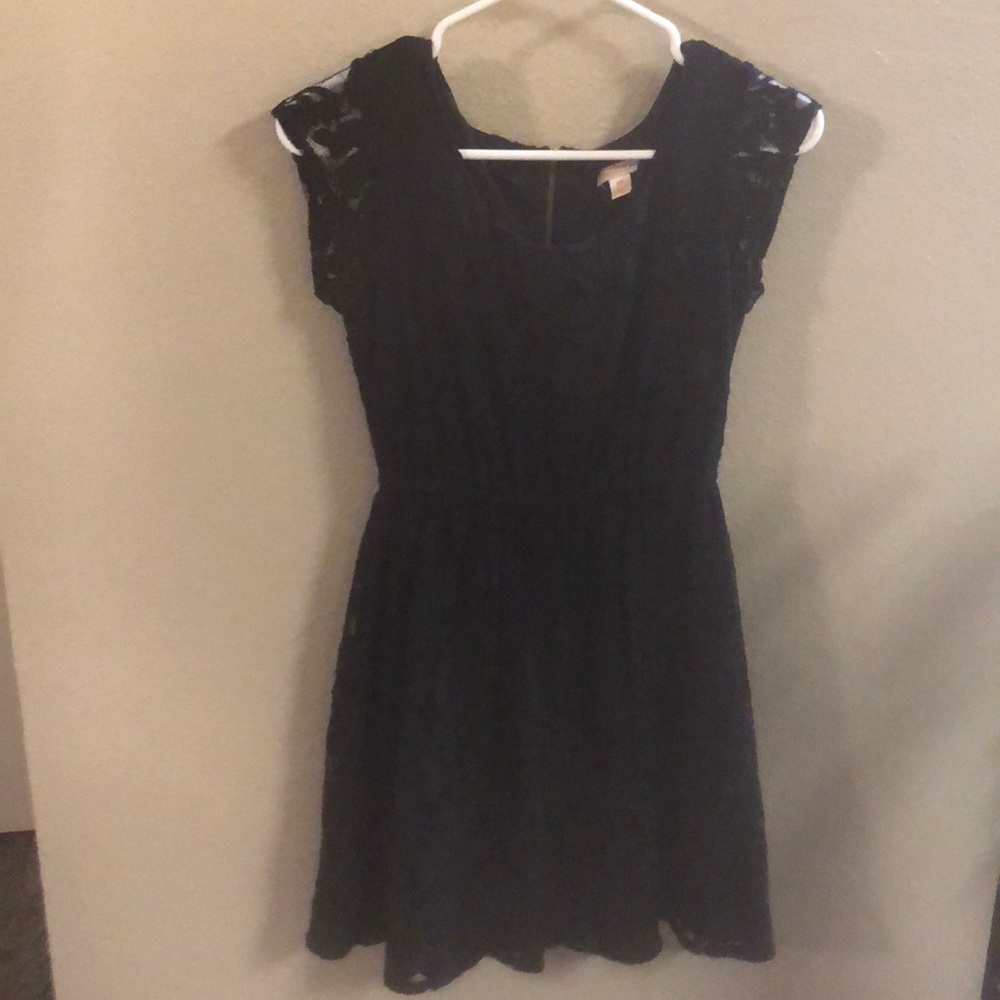 Black cap sleeve dress